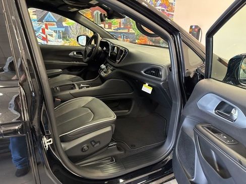 New 2026 Chrysler Pacifica Limited w/ S Appearance Package image 51