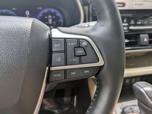 Used 2023 Toyota Highlander Limited AWD/4WD image 31