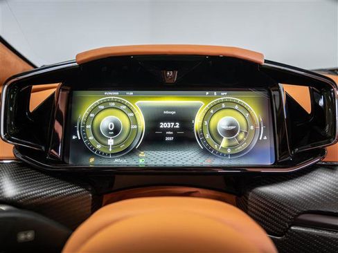 Used 2025 Aston Martin V8 Vantage Coupe image 6