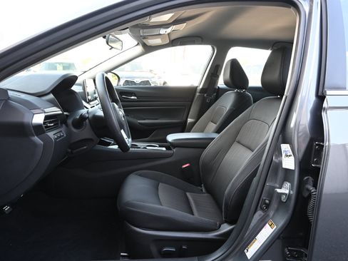 Used 2024 Nissan Altima 2.5 SV image 14