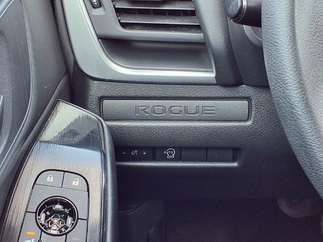 Used 2024 Nissan Rogue S AWD/4WD image 17