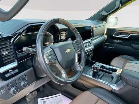Used 2023 Chevrolet Silverado 1500 High Country w/ High Country Premium Package AWD/4WD image 14