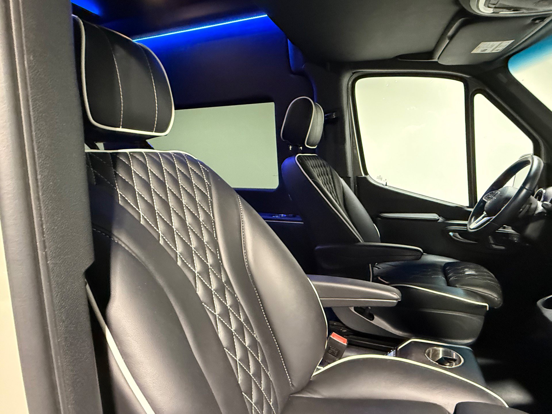 Used 2024 Mercedes-Benz Sprinter 2500 image 31