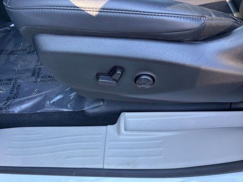 Used 2024 Chrysler Pacifica Touring-L image 24