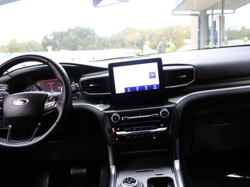 Used 2020 Ford Explorer XLT w/ Equipment Group 202A image 9