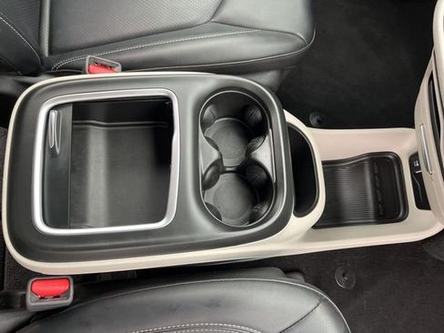 Used 2024 Chrysler Pacifica Touring-L image 22