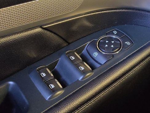Used 2018 Ford Explorer XLT w/ Equipment Group 202A FWD image 27