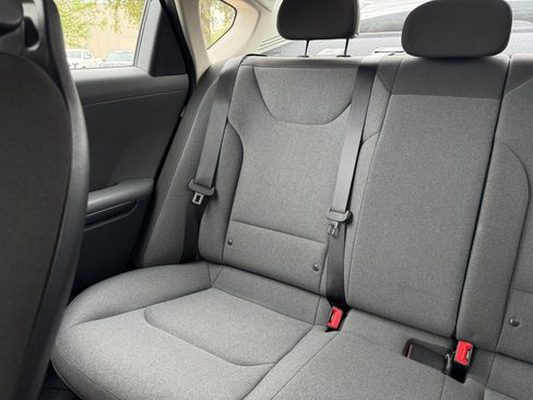 Used 2025 Kia K4 LXS image 40