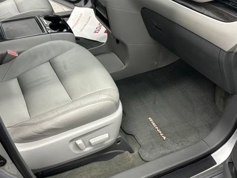 Used 2015 Toyota Sienna XLE w/ XLE Navigation Package FWD image 38
