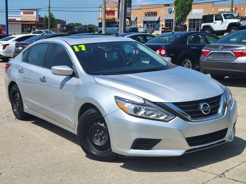Used 2017 Nissan Altima 2.5 S w/ Power Driver Seat Package FWD image 31