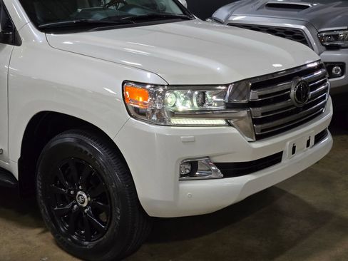Used 2019 Toyota Land Cruiser AWD/4WD image 13