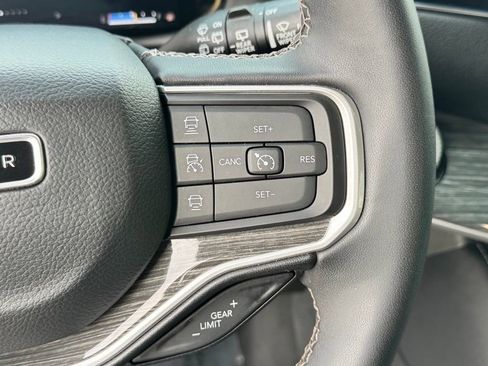 Used 2022 Jeep Wagoneer Series II AWD/4WD image 17