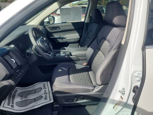 New 2025 Nissan Pathfinder SV w/ Black Appearance Package image 11