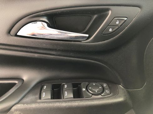 Used 2019 Chevrolet Equinox LT image 39