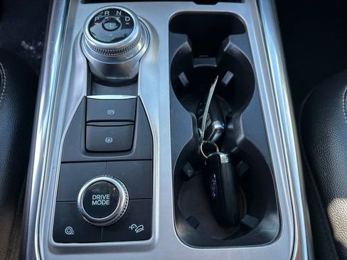 Used 2022 Ford Explorer Limited w/ Limited Technology Package image 35