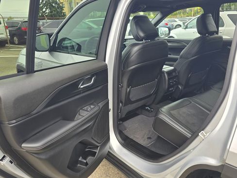 Used 2025 Jeep Grand Cherokee Altitude AWD/4WD image 13