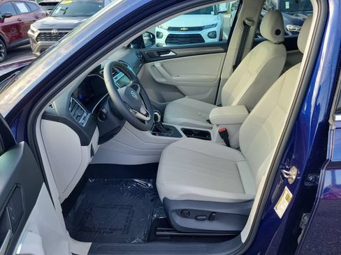 Certified 2023 Volkswagen Tiguan SE w/ Panoramic Sunroof Package FWD image 16