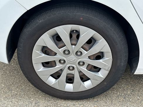 Used 2017 Hyundai Elantra GT FWD image 14