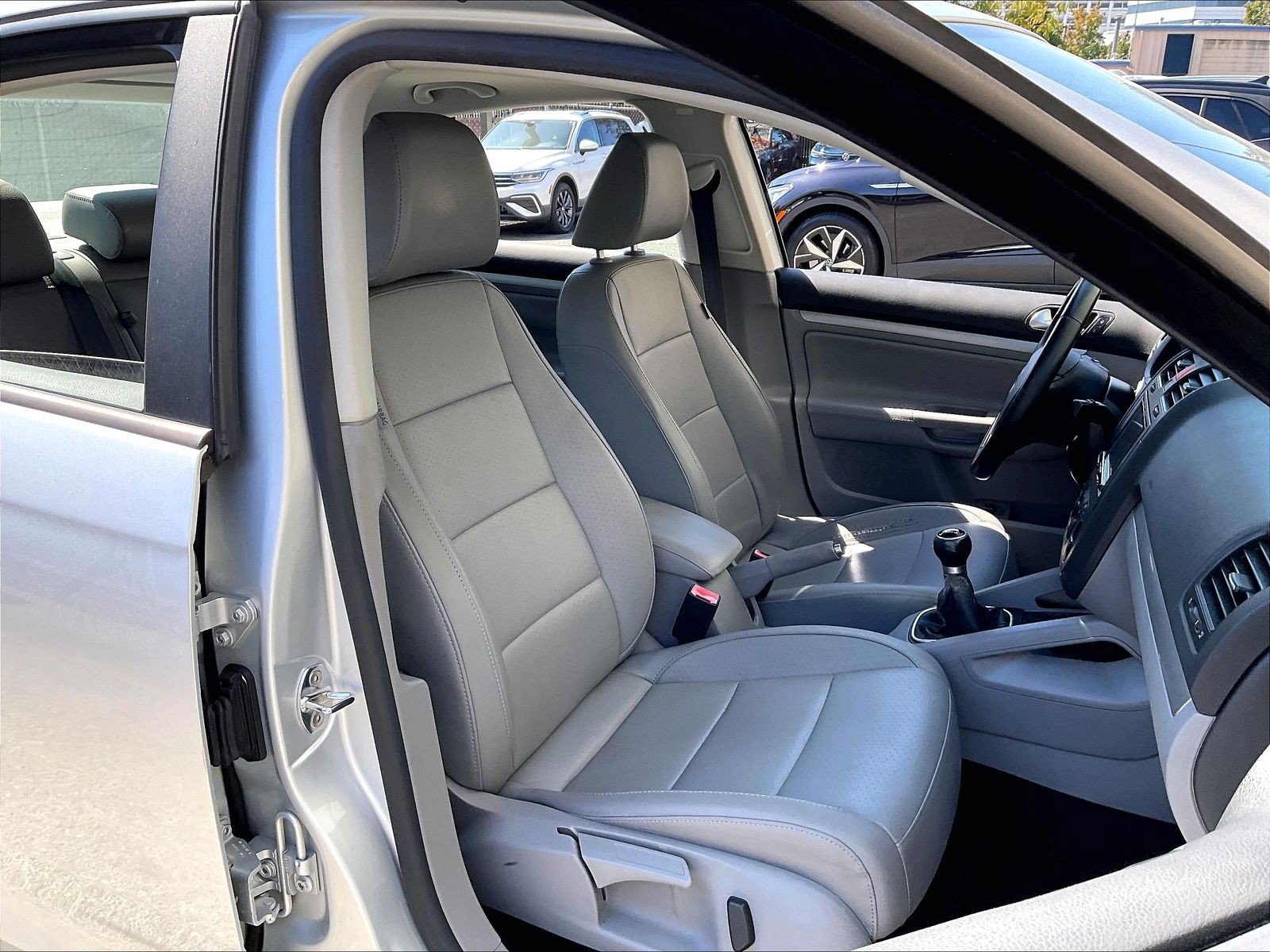 Used 2009 Volkswagen Jetta Wolfsburg Edition FWD image 6