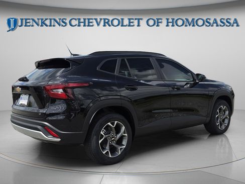 New 2026 Chevrolet Trax LT w/ Sunroof Package FWD image 3