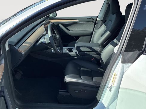 Used 2023 Tesla Model Y Long Range image 3