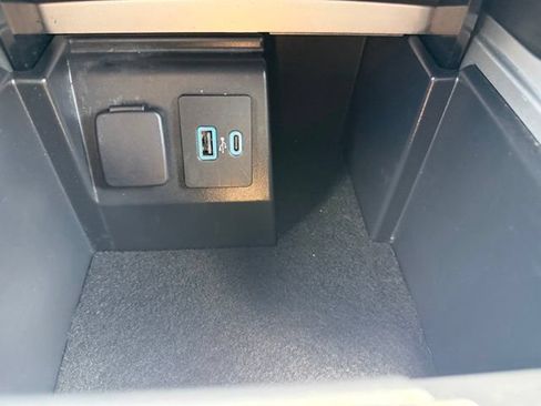 Certified 2022 Ford Explorer ST-Line AWD/4WD image 25