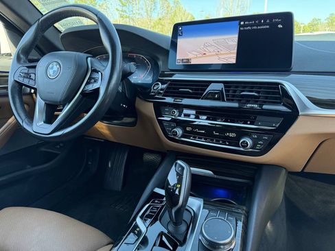 Used 2021 BMW 530i w/ Premium Package RWD image 5