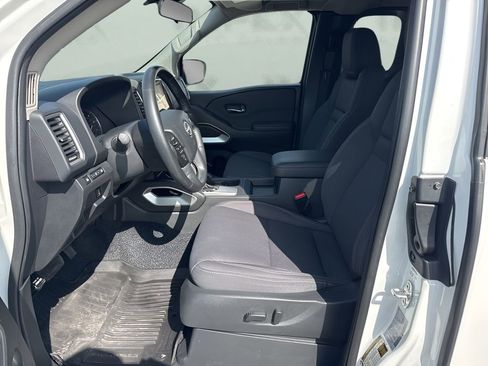 Used 2024 Nissan Frontier SV w/ SV Convenience Package image 9