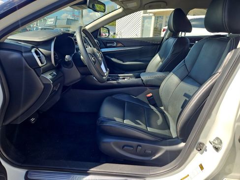 Used 2022 Nissan Maxima SV w/ Floor Mat Group FWD image 5