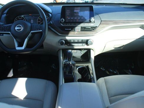 Used 2023 Nissan Altima 2.5 SV image 14