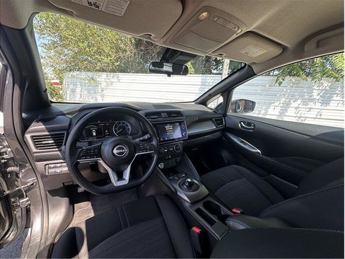 Used 2025 Nissan Leaf S FWD image 2