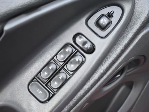 Used 2004 Ford Mustang Convertible image 19