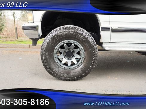 Used 1998 Chevrolet Suburban LT image 35