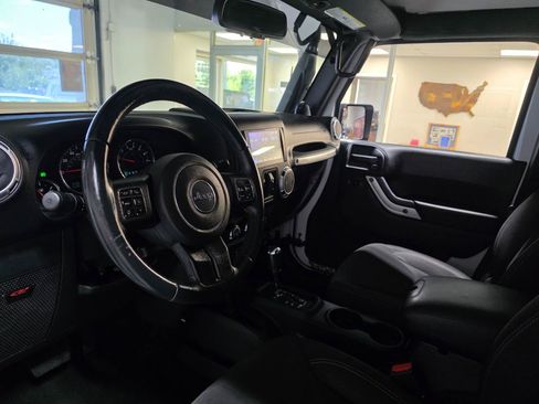 Used 2013 Jeep Wrangler Unlimited Sahara w/ Dual Top Group AWD/4WD image 16