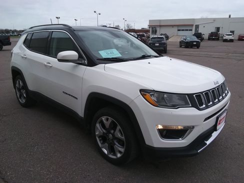 Used 2018 Jeep Compass Limited w/ Navigation Group AWD/4WD image 4