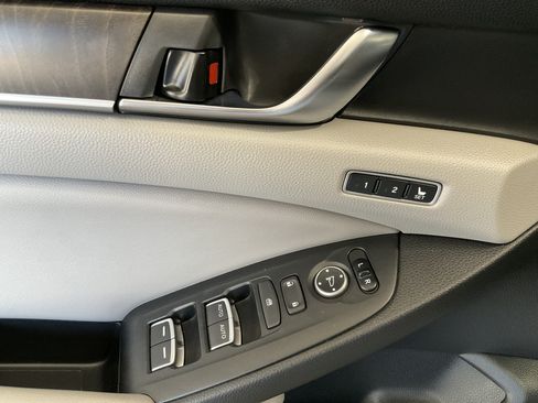 Used 2018 Honda Accord Touring image 26