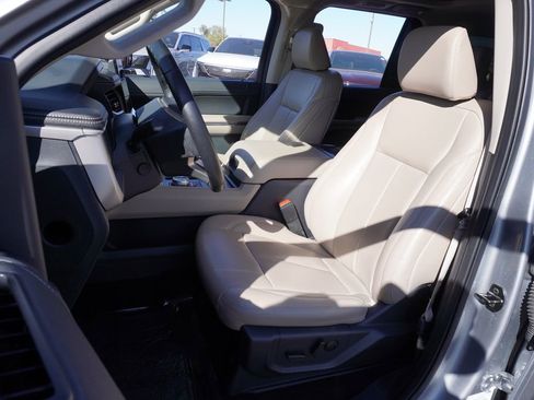 Used 2022 Ford Expedition Max XLT image 15