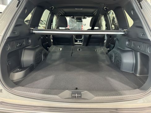Used 2025 Subaru Forester Premium AWD/4WD image 9