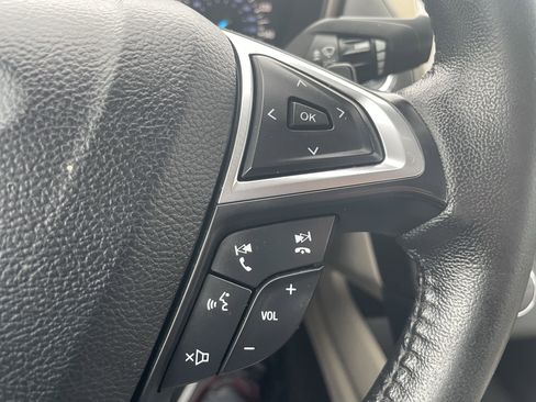 Used 2017 Ford Fusion SE image 16