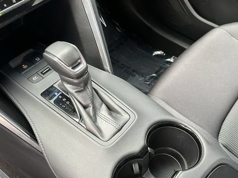 Used 2023 Toyota Venza LE AWD/4WD image 14