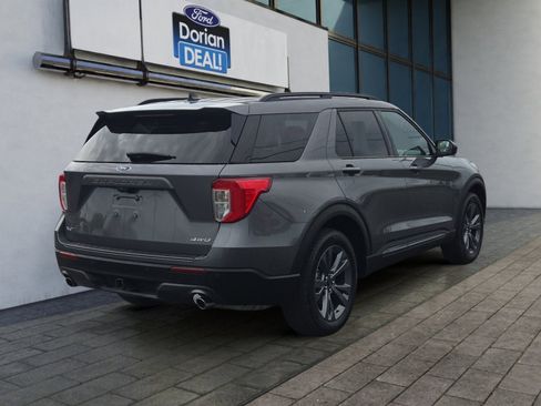 Used 2024 Ford Explorer XLT w/ Equipment Group 202A AWD/4WD image 3