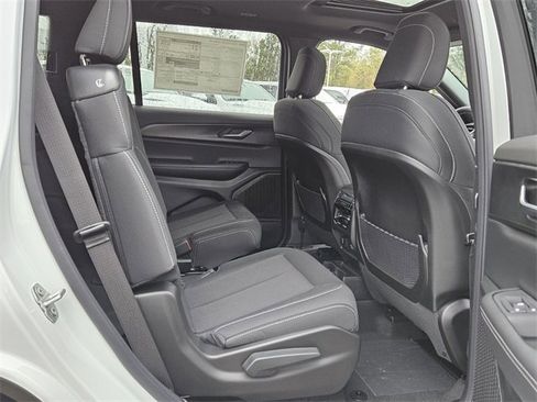 New 2025 Jeep Grand Cherokee L Laredo w/ Luxury Tech Group I image 17