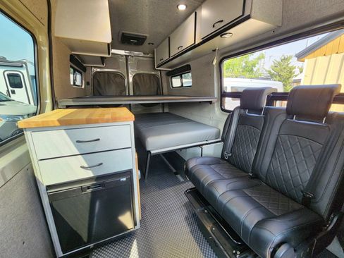 Used 2024 Mercedes-Benz Sprinter 2500 image 6