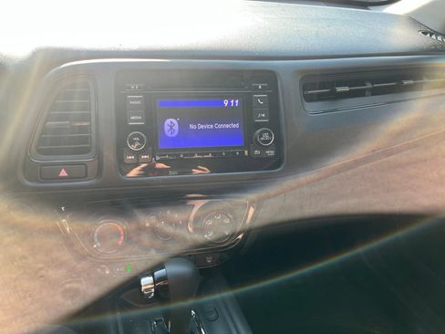 Used 2021 Honda HR-V LX image 17