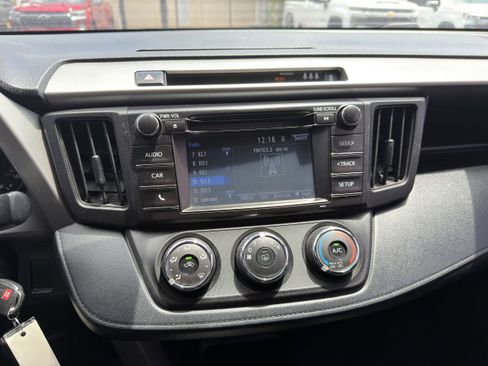 Used 2017 Toyota RAV4 LE w/ Carpet Mat Package AWD/4WD image 30