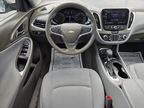Used 2022 Chevrolet Malibu LT FWD image 3