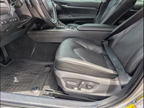 Used 2022 Toyota Camry XSE FWD image 9