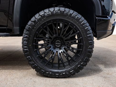 Used 2025 GMC Sierra 1500 AT4 w/ AT4 Premium Package AWD/4WD image 12
