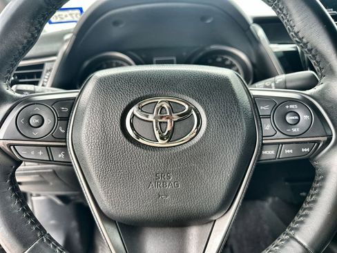 Used 2021 Toyota Camry SE w/ Convenience Package FWD image 12