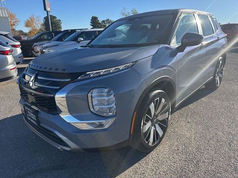 New 2026 Mitsubishi Outlander SE FWD image 3